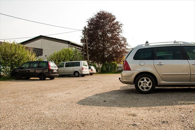 Versteckter Parkplatz - Parkplatz nebenan/ nearby parking area