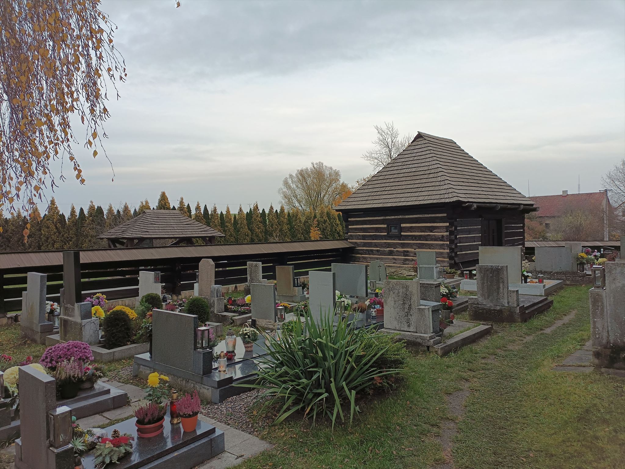 Kostel sv. Mikuláše, Veliny