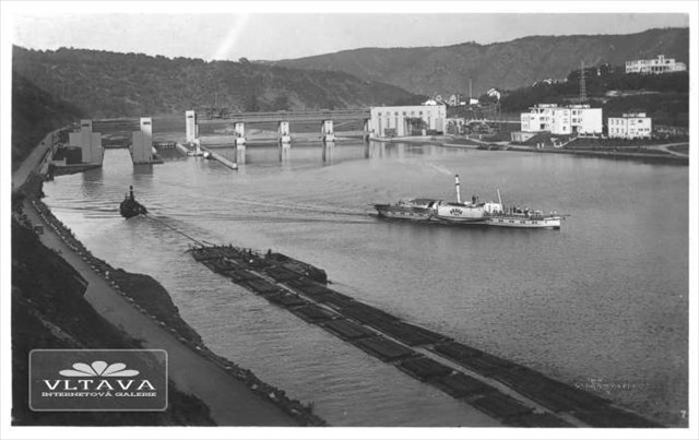 vory pred plavebni komorou