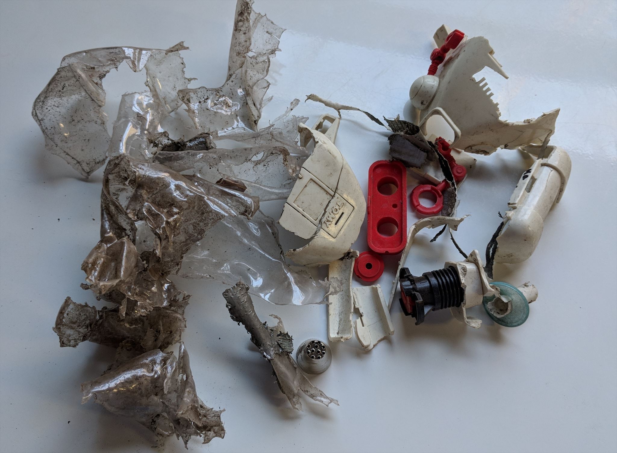 Remains of the cache contents left at site