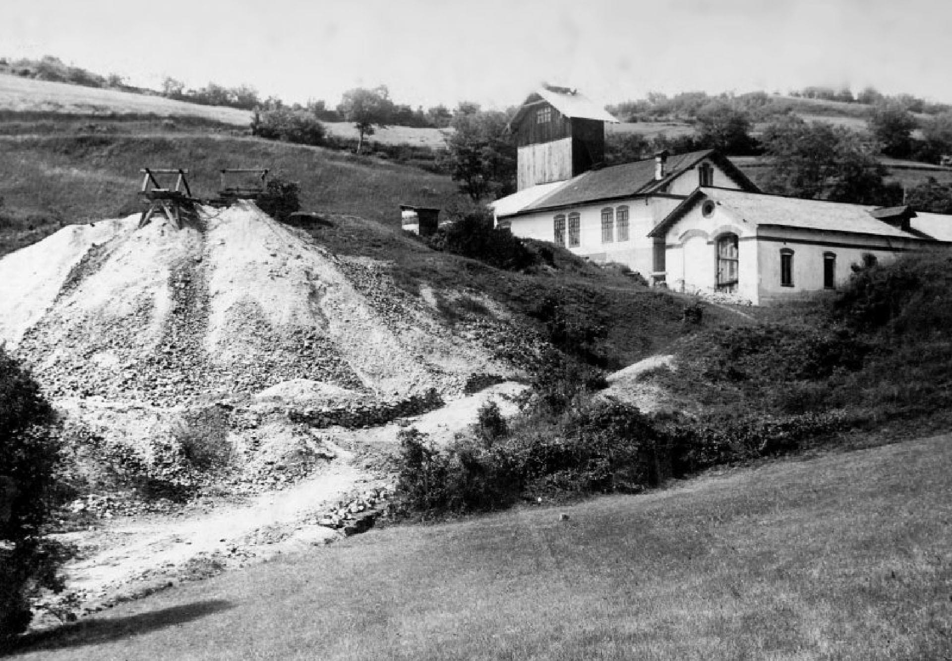 Halda pod šachtou Mária