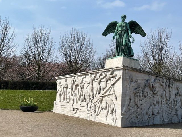 b9b6da12-e318-4b86-b701-dc34b66c0eb1_l.jpg (640×480)