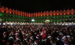 Resultado de imagen de plaza mayor de salamanca nochevieja universitaria