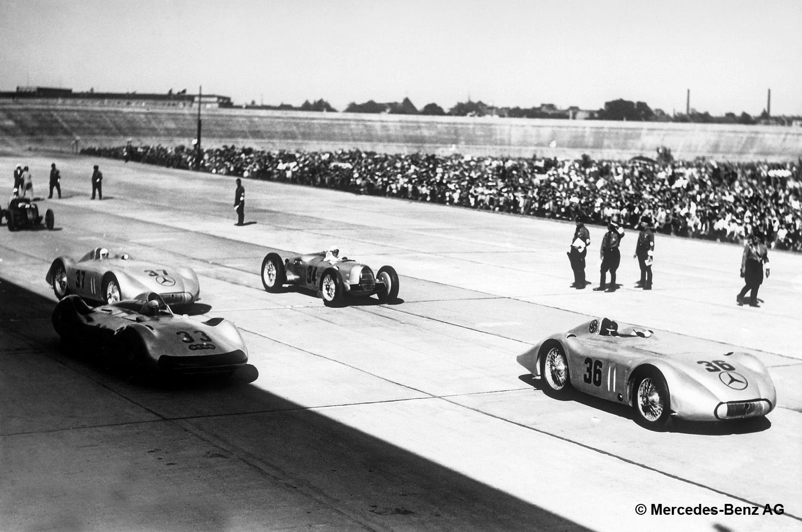 Startaufstellung zum AVUS-Rennen 1937