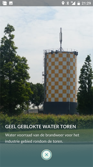 Geel Geblokte Water Toren