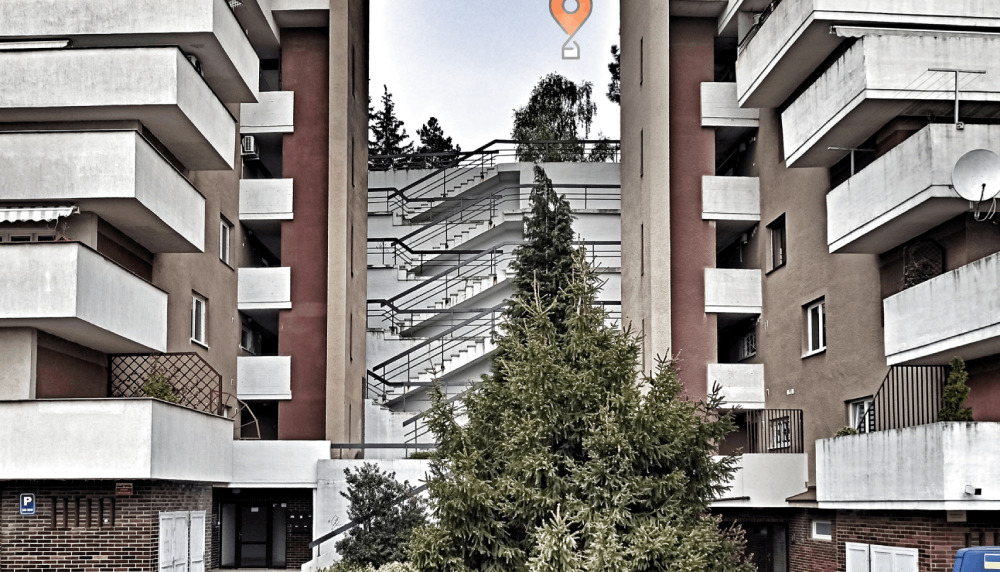 Foto schodů a domů s terasami