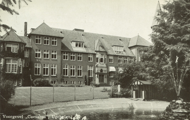 Voorgevel met vijver Voorgevel met vijver