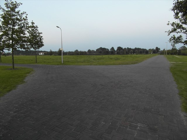 Weg zonder huizen