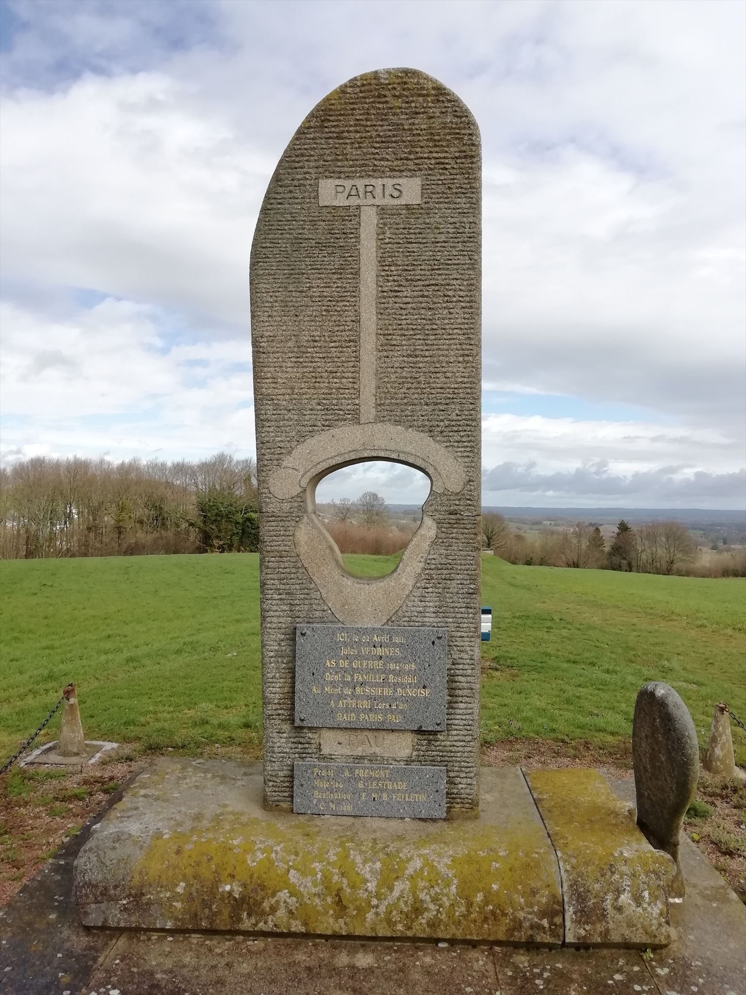 Stèle Jules Védrines