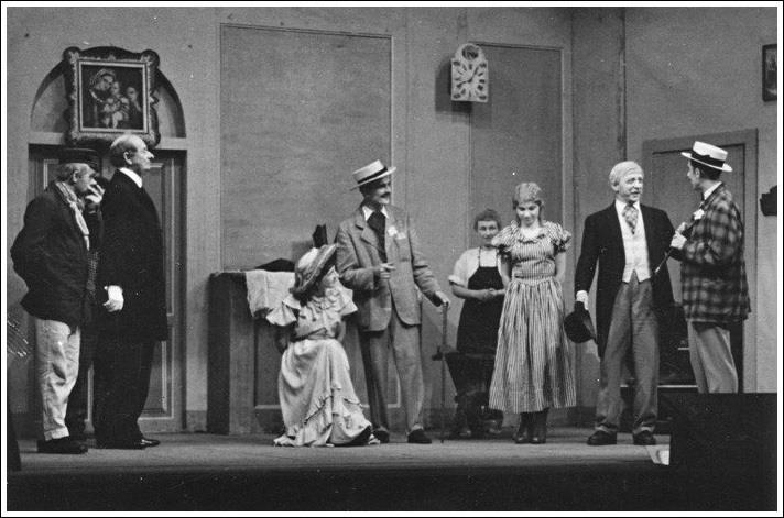 Vlasta Burian s ochotníky ve Vratislavicích