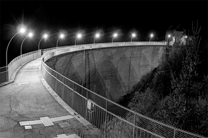 Staudamm Olang bei Nacht