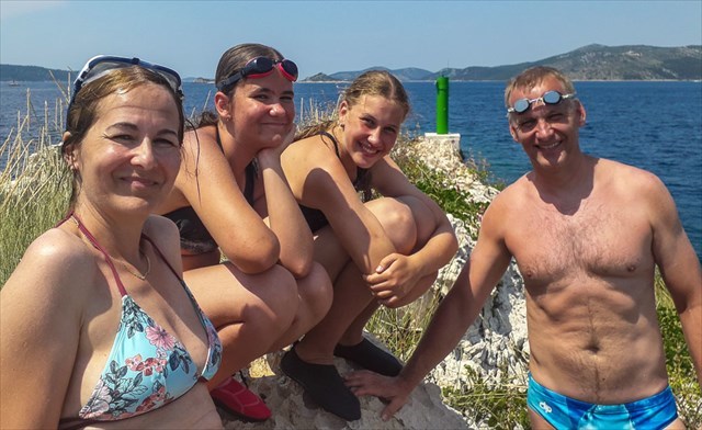 hiding team having a rest just above the cache