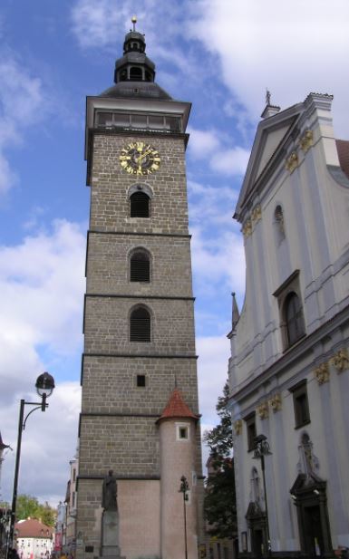 Cerná vež a kostel svatého Mikuláše