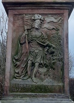 e1435036-0e81-46e4-8fa6-70979f208d5d_l.jpg (247×340)