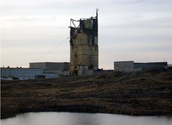verfallener Bohrturm