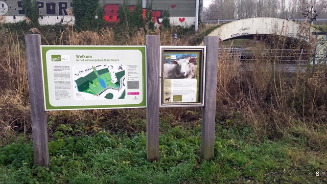 De stash bevindt zich op 88 m van dit bord.