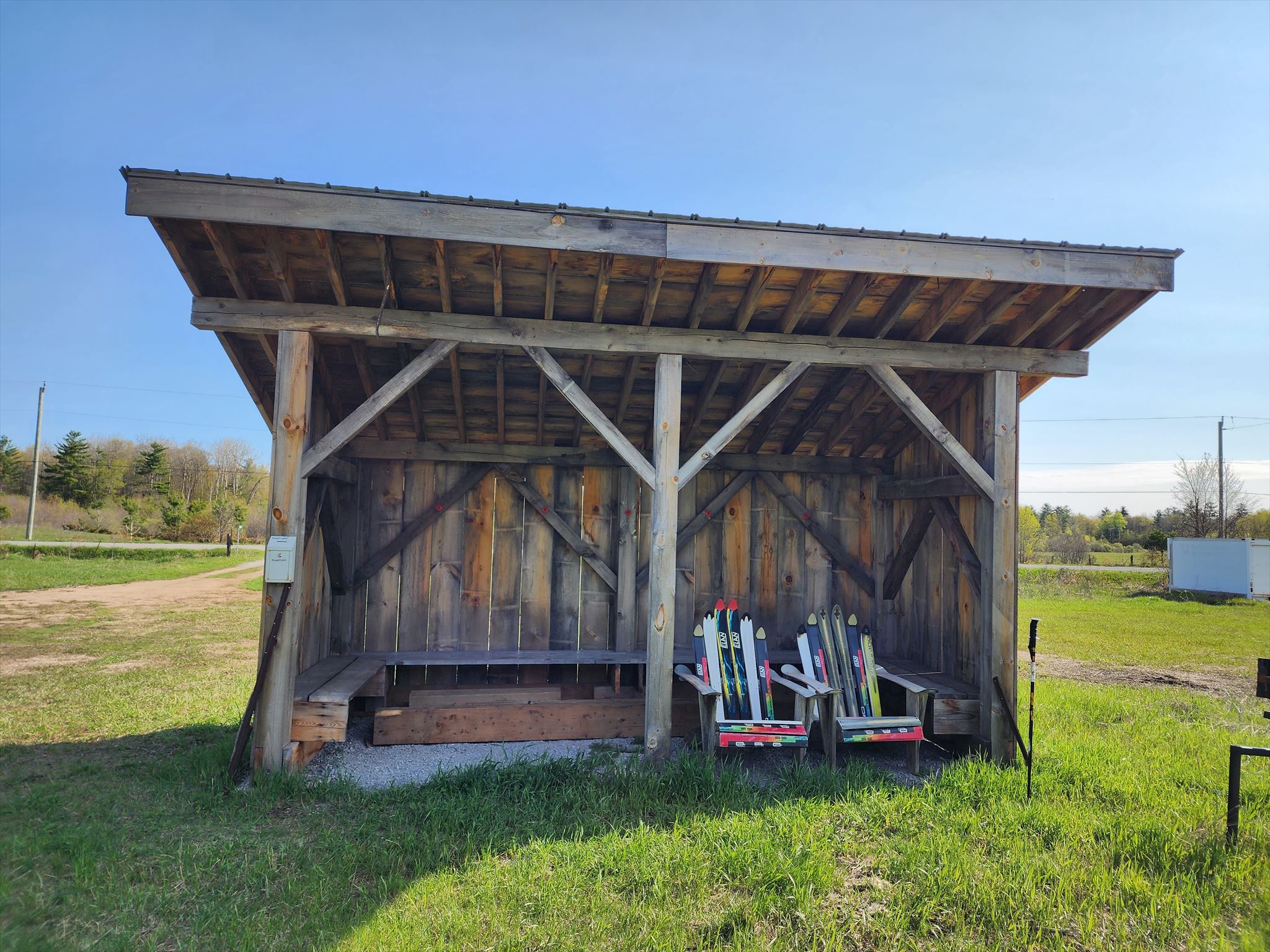 GCA8J0V Dacre Heights Shelter (Multicache) in Ontario, Canada created