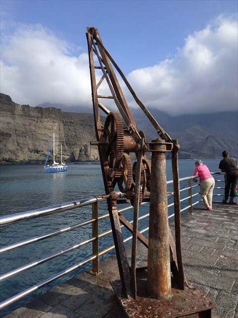 Contemplando el paisaje y pescando