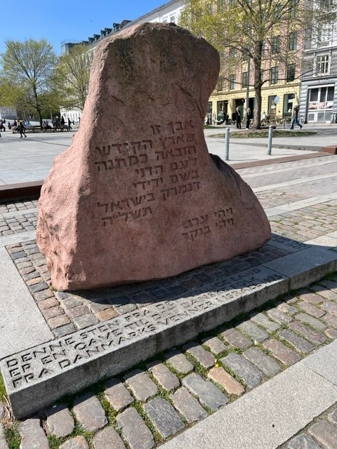 eece29b1-81a6-416f-8292-315acdf3656b_l.jpg (480×640)