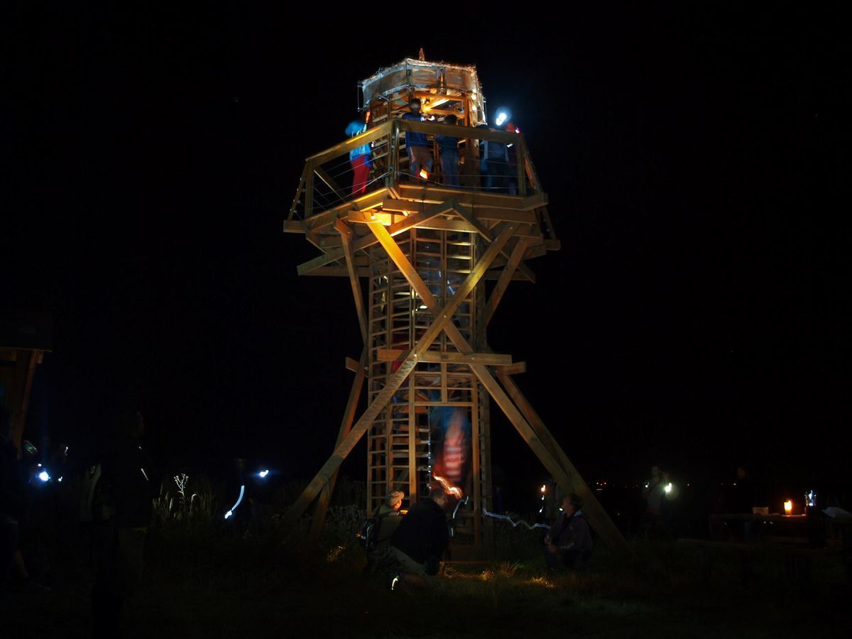 Rozsvícená rozhledna během eventu v roce 2015
