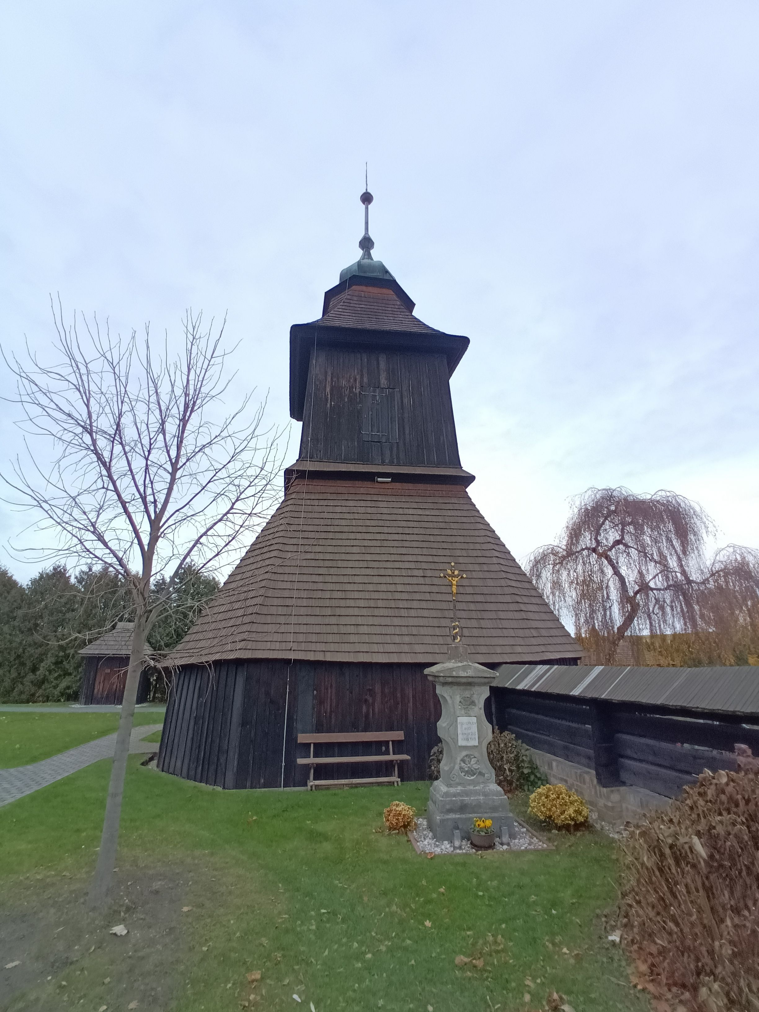 Kostel sv. Mikuláše, Veliny