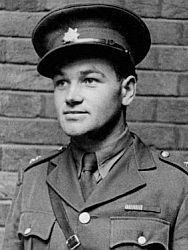 Rotmistr Jan Kubiš (1913-1942) v Anglii v roce 1941