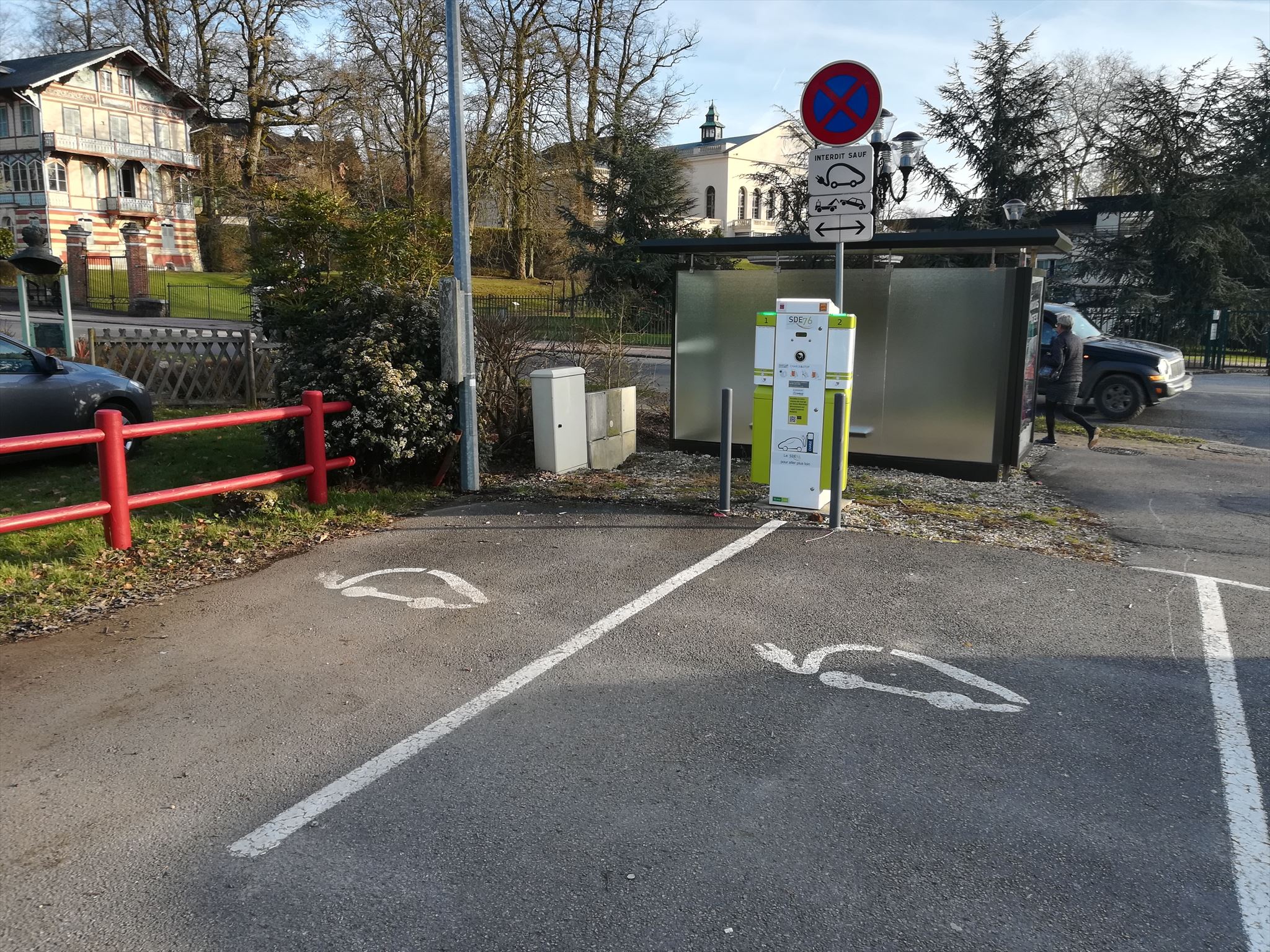 Station de rechargement électrique Avenue Olivier de Montalent