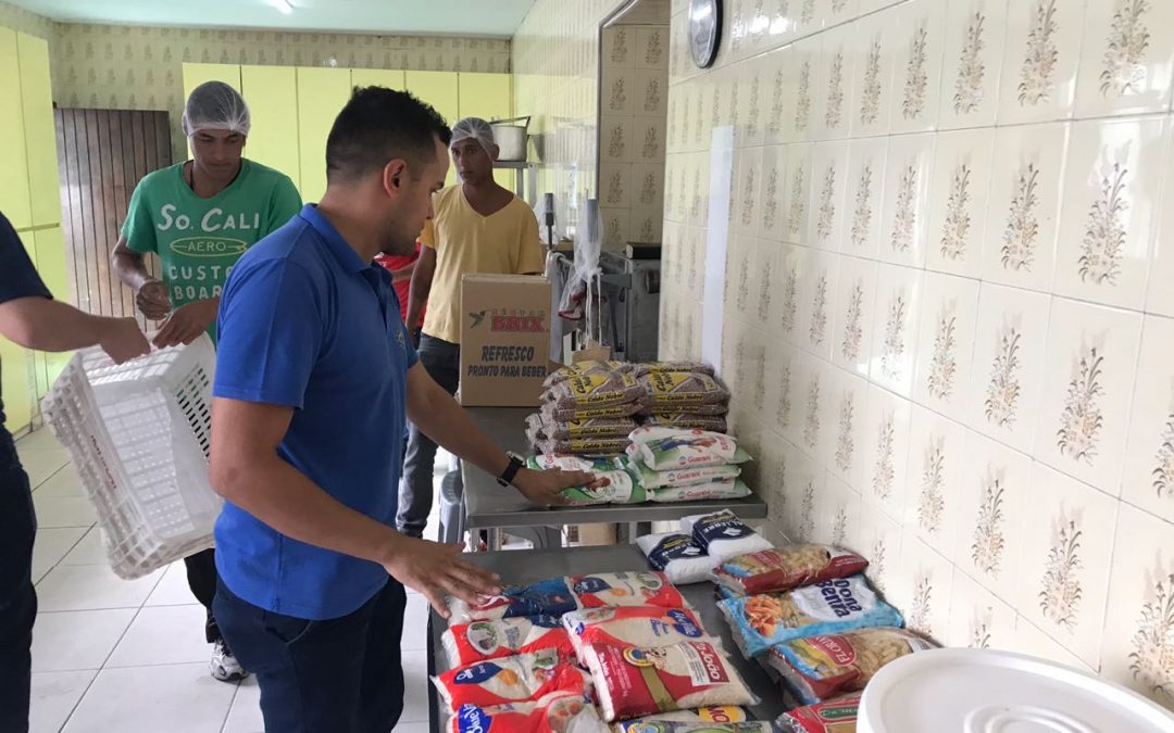 ONG Torre Forte entrega alimentos arrecadados em clínica de recuperação