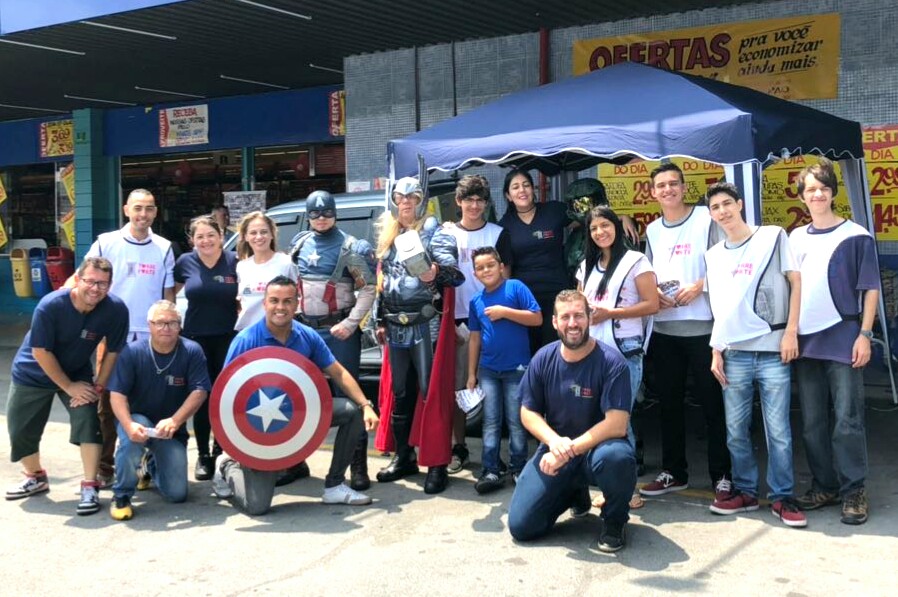 ONG Torre Forte arrecada alimentos no supermercados Nagumo com participação dos Herois em Ação