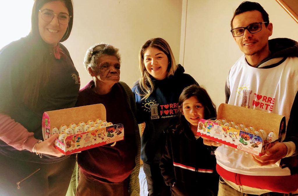 Doação de Kinder Ovo para o Instituto Monsenhor