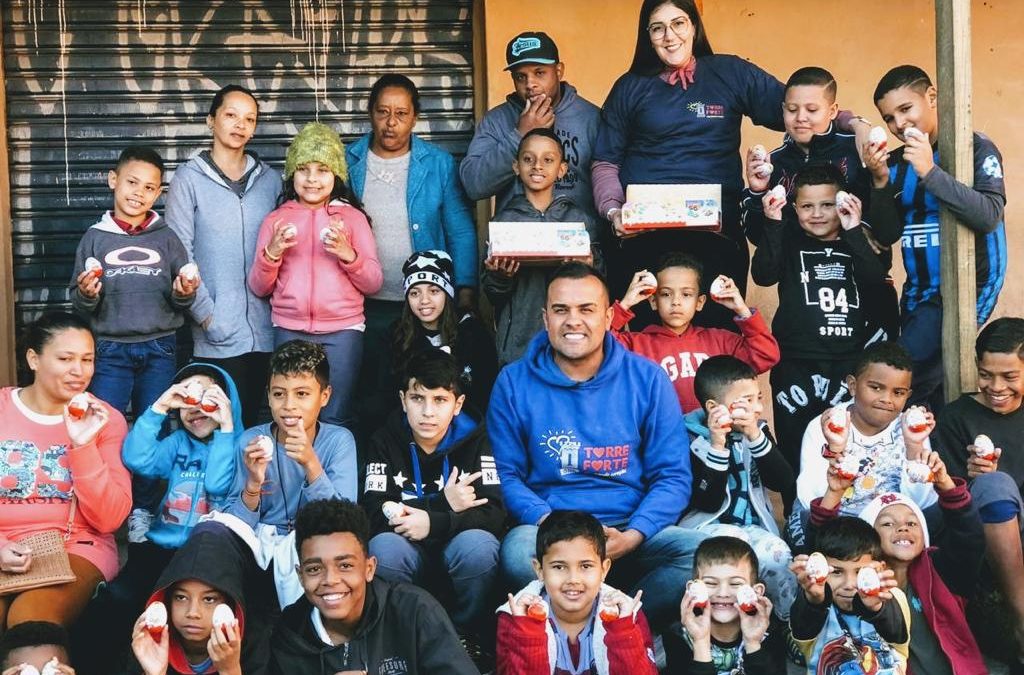 Doação de Kinder Ovo na Comunidade em Santo André