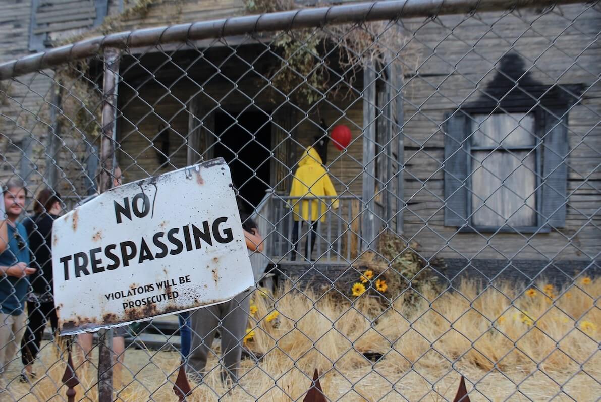 Most Extreme Shocking and Scariest Haunted Houses in America Rated by