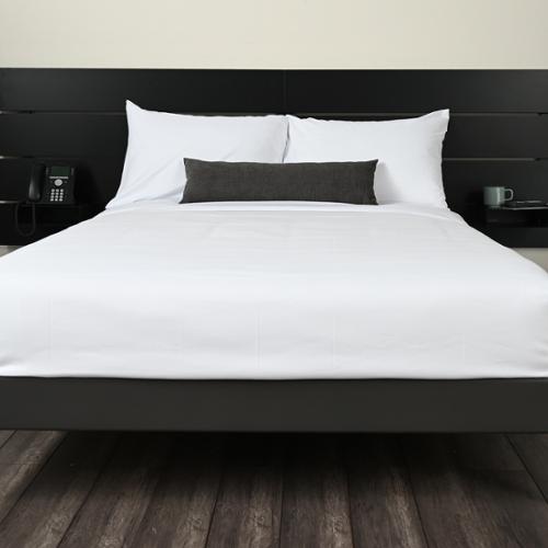 Innova Recycled Microfiber Fitted Sheet, Super Twin, 48 x 80 x 14", White, Case Of 12
