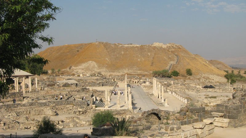 Assyrian ruins, king herod, Cultural heritage in peril, ancient victims of modern warfare in the middle east, israel, irag, afghanistan, syria, iran, palestine, jerusalem, ancient artifacts, destroyed, stolen, pillaged, religious extremism, buddha, muslim, islam, jewish - HeadStuff.org