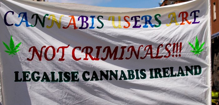 Legalise cannibis - HeadStuff.org