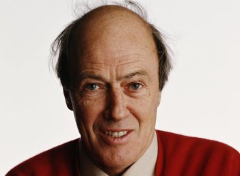 Celebrated author Roald Dahl. - HeadStuff.org