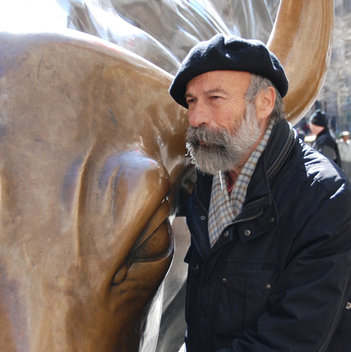 Riposte Charging Bull Fearless Girl