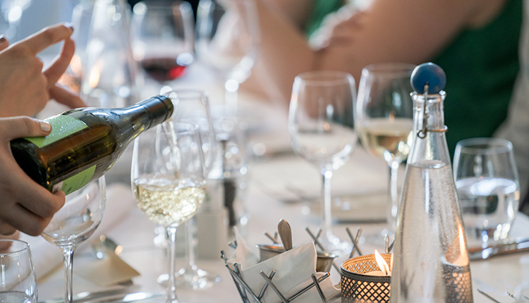 An Introduction to Sauvignon Blanc - Headstuff.org