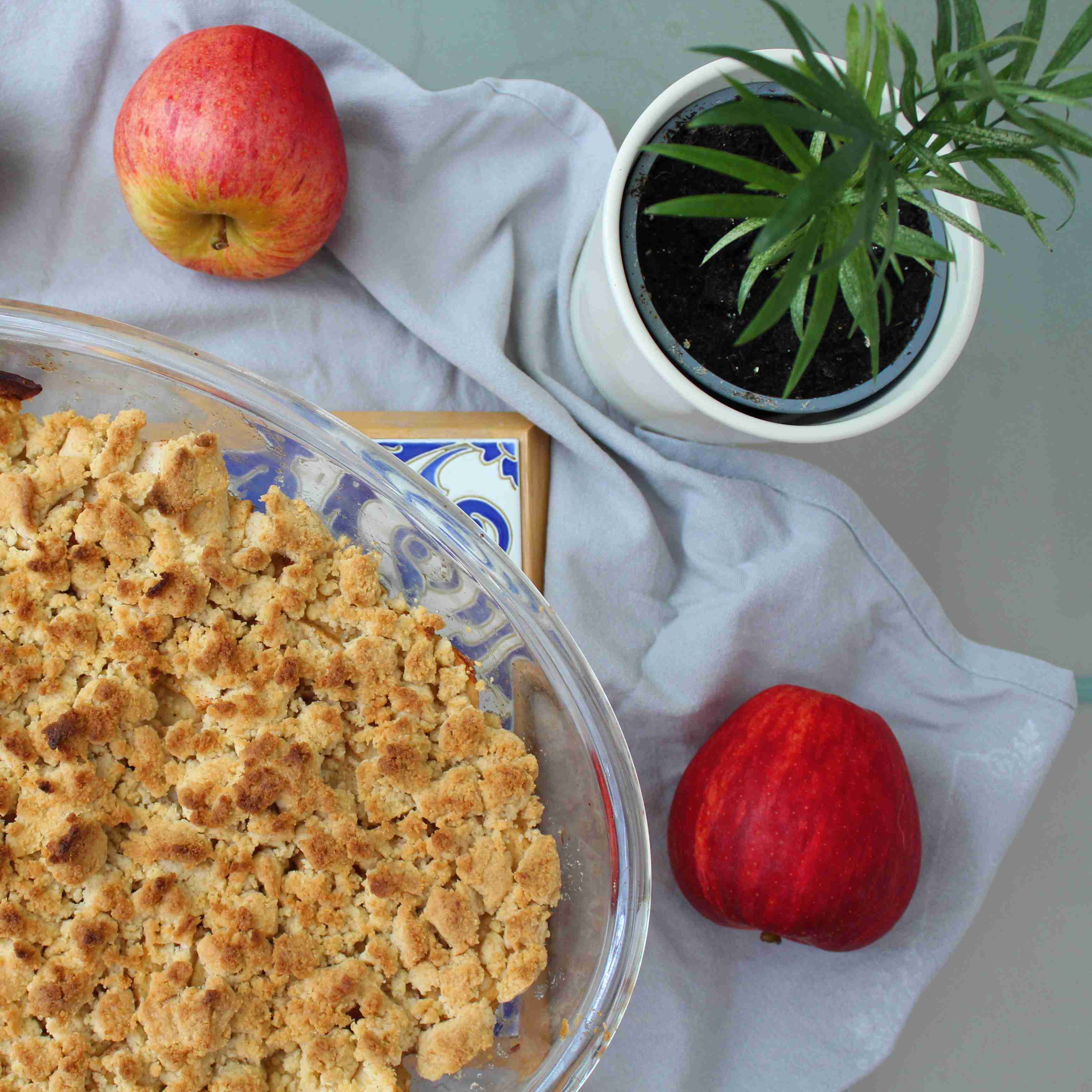 healthy apple crumble