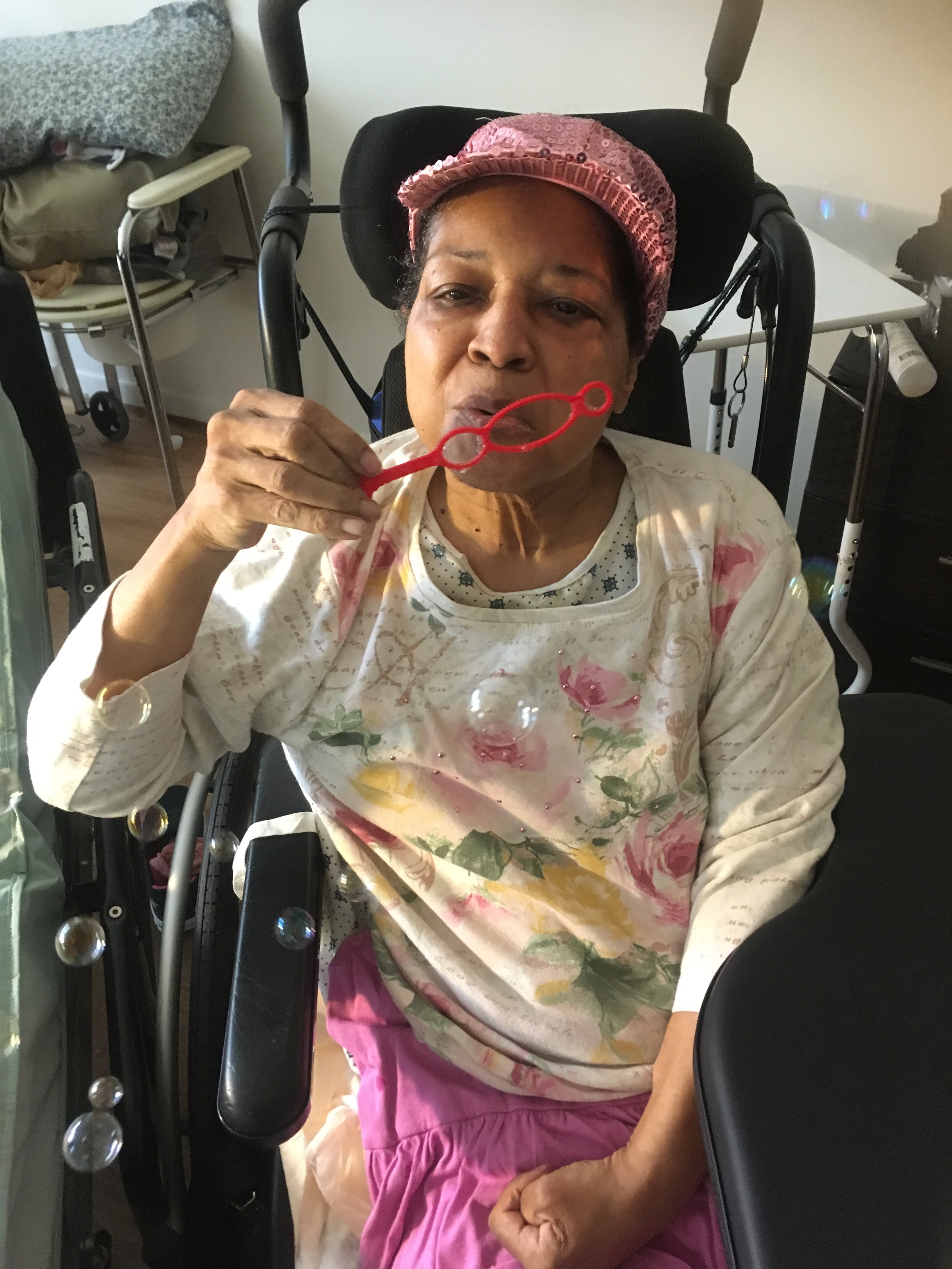 Diane Breaks Bubbles for HHL 9/12/18