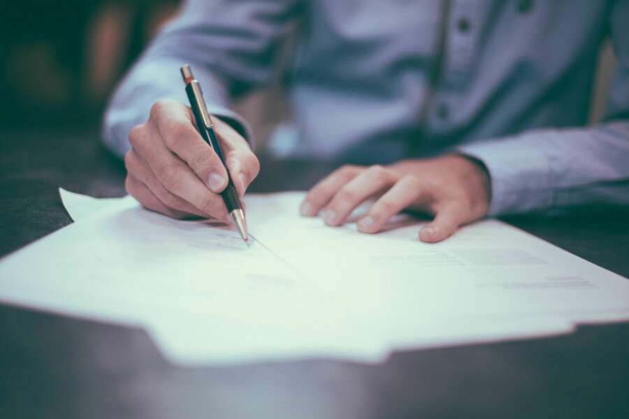 What is a permanent life insurance policy?