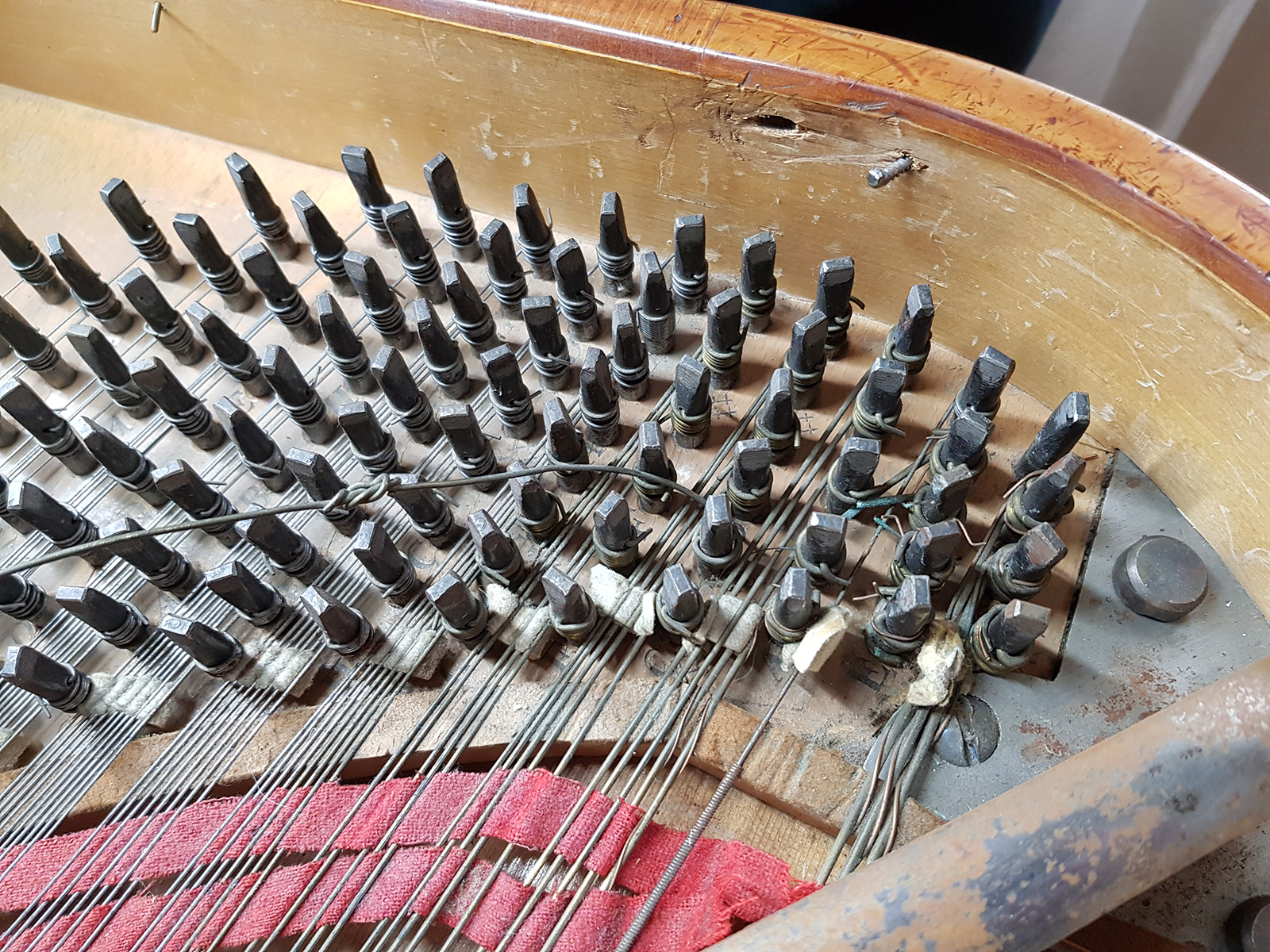 Square piano, tuning pins