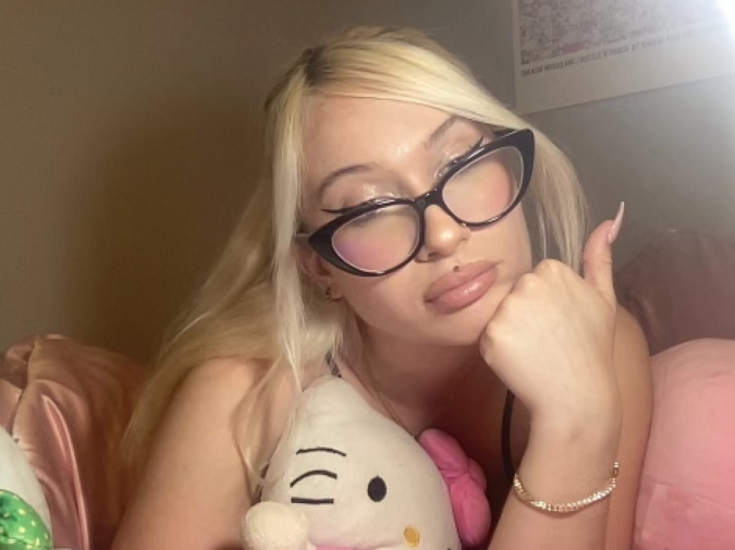 Your Favorite Onlyfans Model is Lonely Too photo