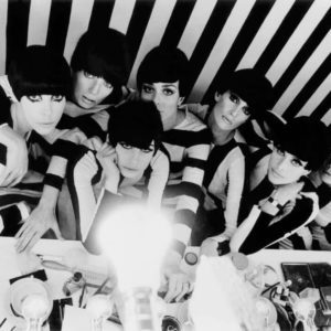 Models backstage, film "Who are you, Polly Magoo?"