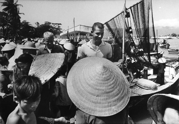 Larry Burrows Vietnam, One Ride with Yankee Papa 13