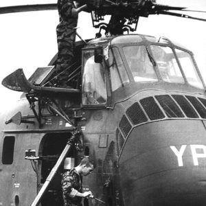 Larry Burrows Vietnam, One Ride with Yankee Papa 13