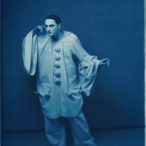 Pierrot Looking