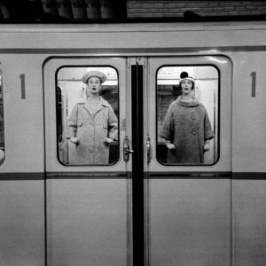 Models Tan & Simone in Subway, Paris