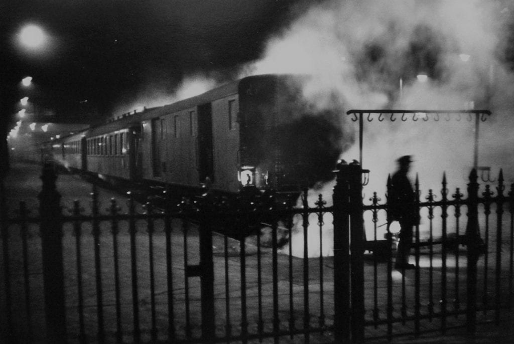 Sabine Weiss, Gare St. Lazare, Paris