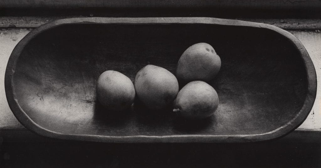 Lilo Raymond, Pears in Wooden Bowl
